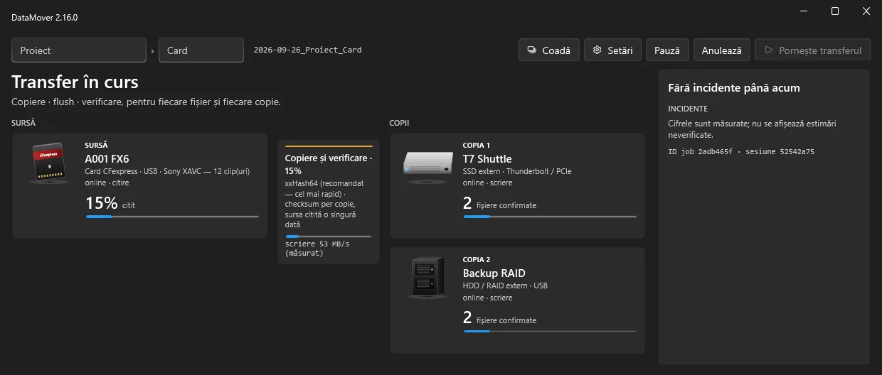 DataMover pentru Windows, tema întunecată, transfer în curs cu progresul sursei și al celor două copii.